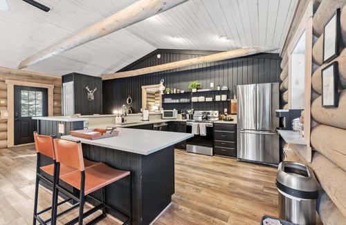 Blue River Cabin | SkiHytte🎿 Scandinavian Cabin 🪵 Forest Views 🌲 Pets OK 🐶 $0 Cleaning Fee