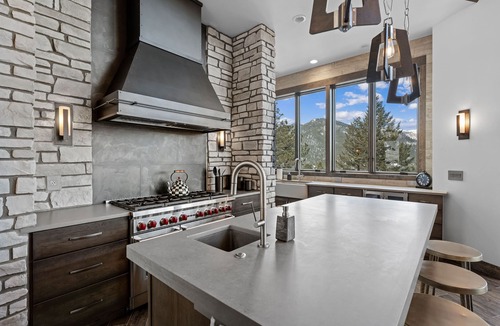 Windcliff Estates House | Skyes Peak - Luxury Mountain Retreat with Breathtaking Views and Hot Tub