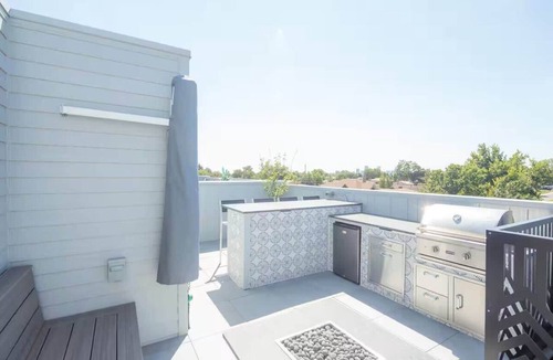 Berkeley House | Skyline Retreat | Sunnyside Views | Berkeley