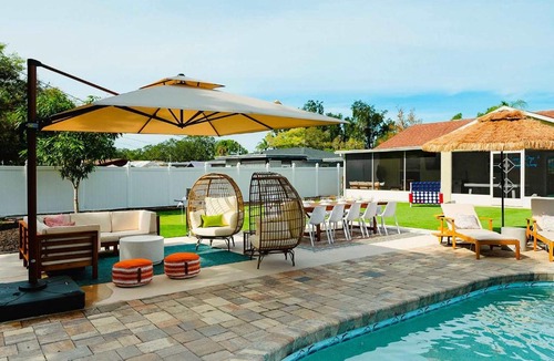 South Bradenton House | Sleeps 10 Outdoor Oasis Heated Pool Grill