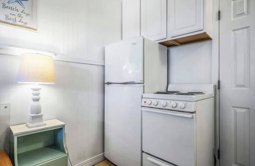 Ocean Park Apartment | SLEEPS 5 WITH FULL KITCHEN & STEPS TO THE BEACH!