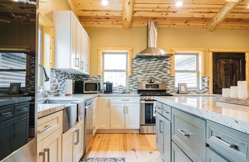 Big Bear Lake Cabin | SNOW BUNNY - Game Room - Hot Tub - Fire Pit