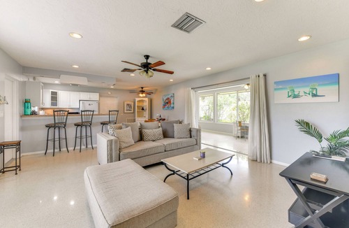 Sarasota House | Snowbird Haven! Pet Friendly & 3 Mi to Siesta Key
