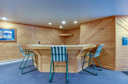 Mountain House Apartment | Snowdance Manor 205