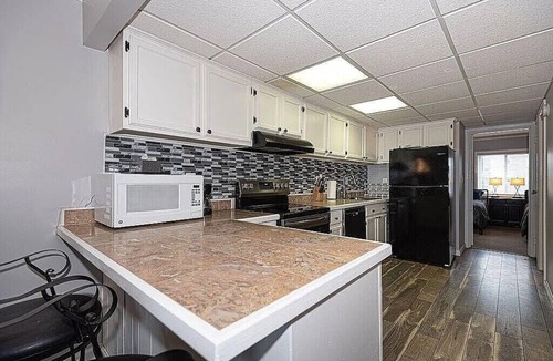 Little Salisbury Condo | Sofa to Surf in a minute. Midtown Gem, completely remodeled