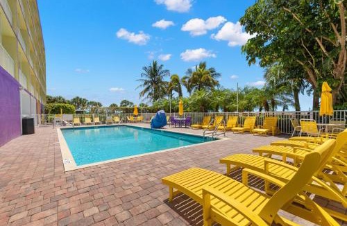 Treasure Island House | South Beach Condo Hotel by Travel Resort Services, Inc.