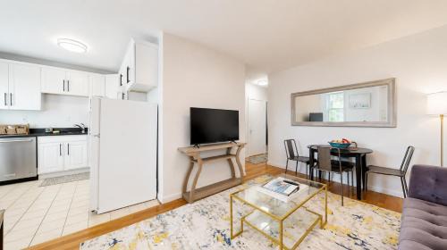 Harrison Lenox Apartment | South End,2 bed, in unit lau,cen air, Northeastern