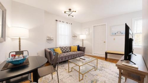 Harrison Lenox Apartment | South End,2 bed, in unit lau,cen air, Northeastern
