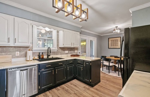 South Side Slopes House | Southside Gem w Hot Tub and Dedicated Parking
