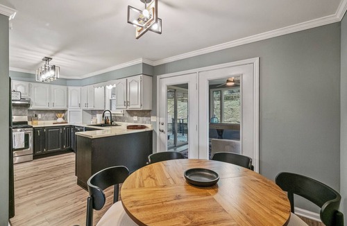 South Side Slopes House | Southside Gem w Hot Tub and Dedicated Parking