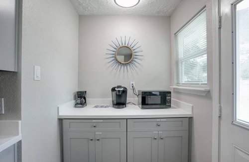 Southbelt/Ellington House | Space & Shore Retreat/3BR Near NASA & Kemah