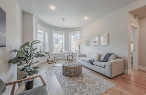 Back Bay Apartment | Spacious 1bed/1bath in Back Bay
