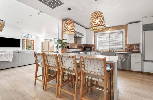 South Boise Village House | SPACIOUS! 2 Primary + 2 Queen rooms with a Primary on the main floor!