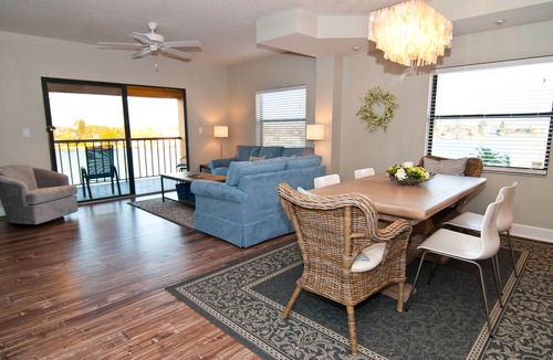 Treasure Island Condo | Spacious 2 story condo, clean decor 3BR, 2.5 BA. 2 Floors, Pool Waterfront