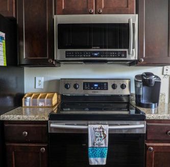 Fayetteville House | Spacious 3BR Home Firepit Deck Near Fort Liberty