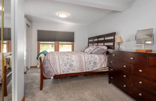 Ocean Park House | SPACIOUS 4 BD | SLEEPS 10 | HOT TUB | OUTSIDE AREA