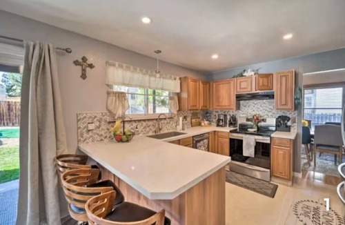 South Westminster House | Spacious 5-bedroom house with WiFi, AC in charming lake community in Westminster