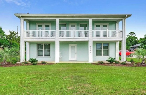 Ash House | Spacious 6BR Beach House Private Pool Sleeps 12 Family Getaway
