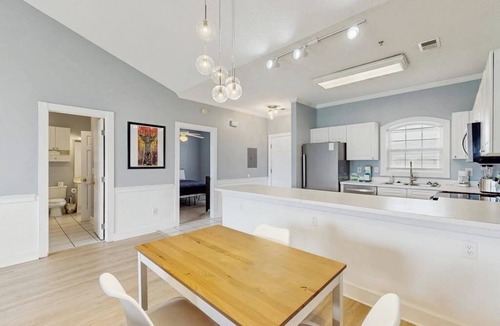 Central Myrtle Beach Condo | Spacious condo with pool, fast WiFi, washer/dryer & central AC