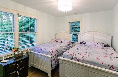 Chapel Hill House | Spacious downtown apt A next to Franklin st.