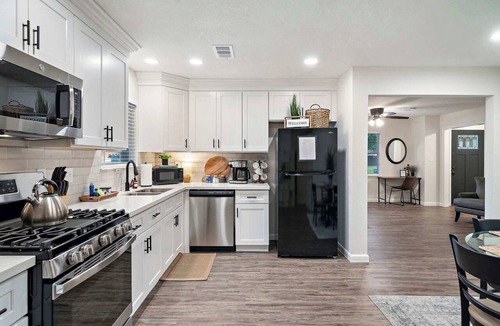 Baytown House | Spacious Family Gem: Private Giant Yard | 4br
