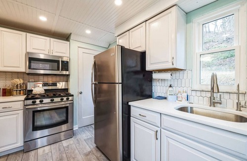 Level Green House | Spacious Family Retreat | Backyard & Free Parking