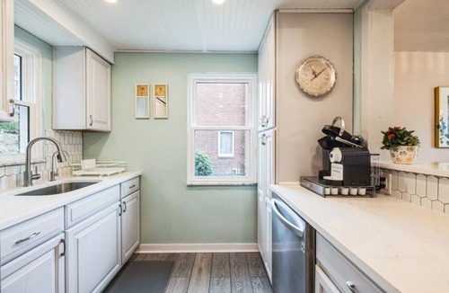 Level Green House | Spacious Family Retreat | Backyard & Free Parking