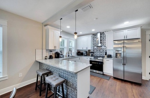 South Seminole Heights House | Spacious Getaway | Cozy & Modern | Backyard Dream
