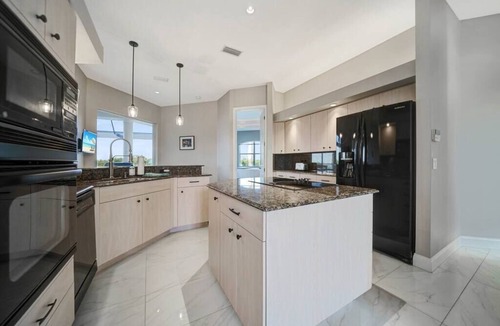 Port Charlotte House | Spacious waterfront home with jaw-dropping views!