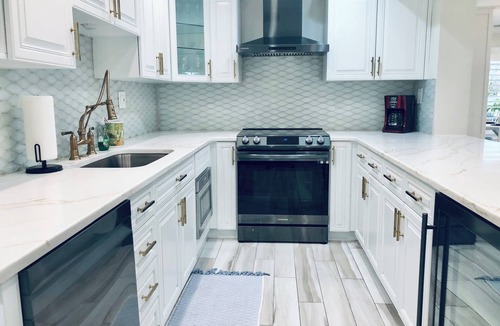 Belle Vista Condo | SPECIAL PRICING AUGUST TO OCTOBER Bayfront Beauty Condo Across From The Beach