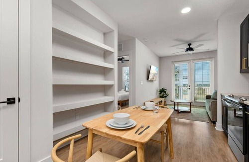 Oakford Park Apartment | Spectacular 1-Bedroom | Walk to Raymond James!