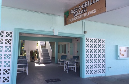 Pass-a-Grille Historic District Apartment | St. Pete Beach Pass-A-Grille studio right on the Gulf of Mexico.