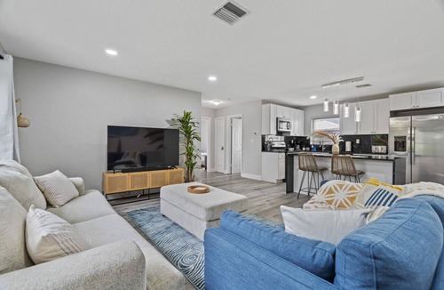 St. Petersburg House | St Pete Heated Pool Home Oasis <10 min to downtown 4 bed/3 bath