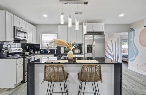 St. Petersburg House | St Pete Heated Pool Home Oasis <10 min to downtown 4 bed/3 bath
