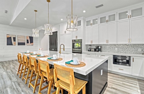 Anna Maria House | Stay at Kay's Landing on Anna Maria Island—luxury 6-bedroom home with pool, views & beaches!