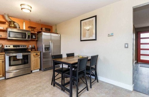 Boise Bench Condo | #StayInMyDistrict Eclectic Boise Townhouse near St. Als
