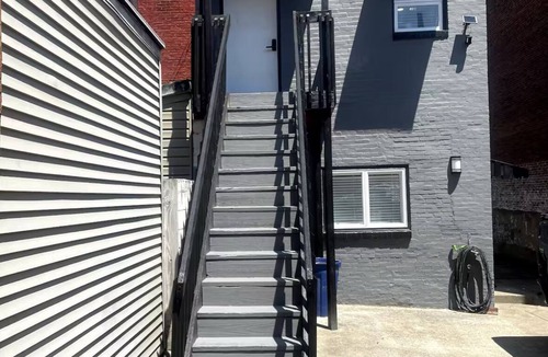 South Side Flats House | Steel City of South Side Flats Charming 2-Bedroom Unit