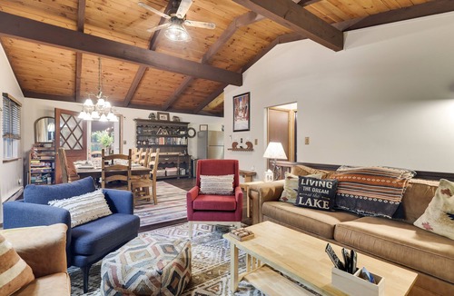 Locust Lake Village Ski Chalet | Steps from the Lake! Fire Pit, STPs, Fall Foliage and Holidays in the Mountains!
