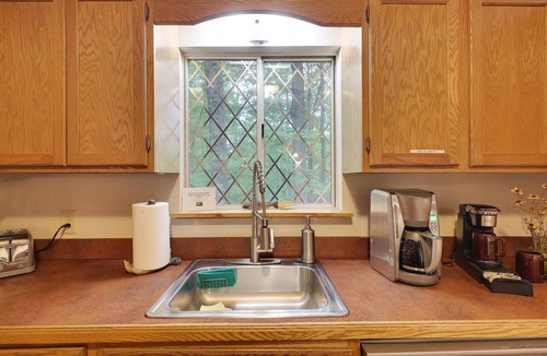 Locust Lake Village Ski Chalet | Steps from the Lake! Fire Pit, STPs, Fall Foliage and Holidays in the Mountains!