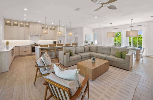 Siesta Key Village House | Steps to Beach/Siesta Village-Resort Pool w/Slide