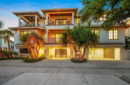 Siesta Key Village House | Steps to Beach/Siesta Village-Resort Pool w/Slide