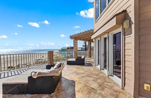 Spanish Grant House | Steps to Sand! Group-Friendly Galveston Beach Home
