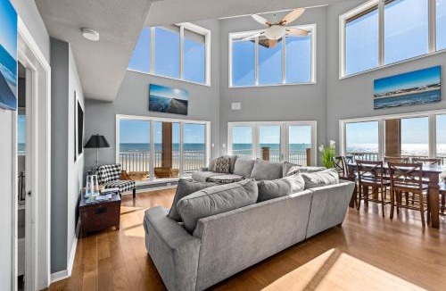 Spanish Grant House | Steps to Sand! Group-Friendly Galveston Beach Home