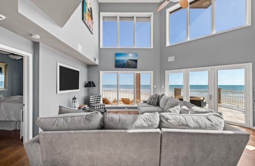 Spanish Grant House | Steps to Sand! Group-Friendly Galveston Beach Home