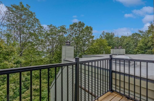 West Hartford House | Steps to Ski Trail Fireplace - Kingswood 1B