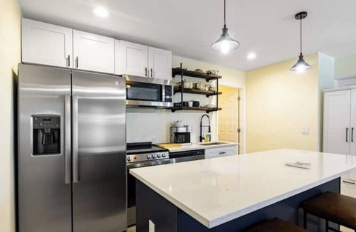United Central Apartment | Studio - 10 min to St Pete Beach w/Parking - King