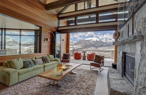 Angler Mountain Ranch House | Stunning #1 award winning Mountain Home. Spectacular Views - No Chores!