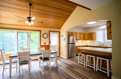 Jeffersonville Condo | Stunning 3-Story Executive Suite | Smugglers' Notch