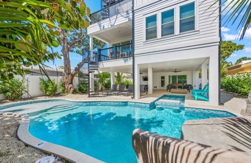 Sarasota House | Stunning Home w/Pool, Slide & Spa & Rooftop Views!