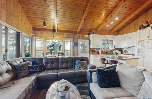 Crestline Cabin | Stunning Lake view 3BD w/hot tub, 3 decks, AC, fireplace & game room